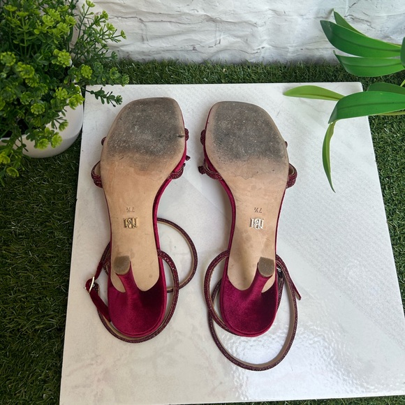 BADGLEY MISCHKA
Effie Strappy Bow
Stiletto Heels RUBY RED
$245 size 7.5 gently - Picture 17 of 17
